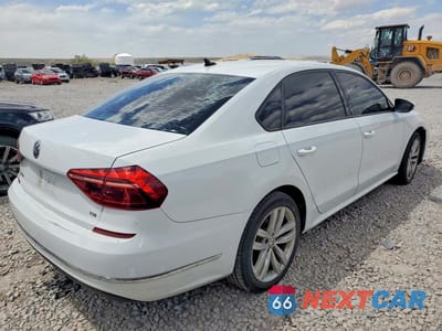 Trzecie zdjęcie samochodu z tyłu: 2019 VOLKSWAGEN PASSAT WOLFSBURG VIN:1VWLA7A38KC004968 - miniatura