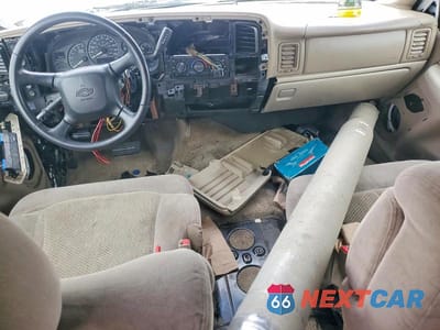 Zdjęcie 8 z 13 samochodu: 2002 CHEVROLET SUBURBAN C1500 VIN:1GNEC16T42J266209 - miniatura