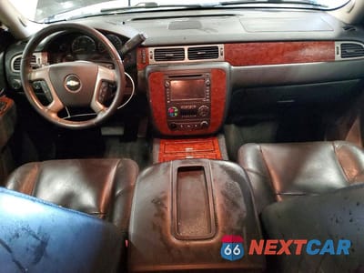 Zdjęcie 8 z 13 samochodu: 2011 CHEVROLET TAHOE K1500 LTZ VIN:1GNSKCE0XBR275524 - miniatura