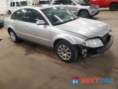 Czwarte zdjęcie samochodu z boku: 2003 VOLKSWAGEN PASSAT GLS VIN:WVWPD63B43P387974 - miniatura