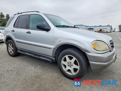 Czwarte zdjęcie samochodu z boku: 1999 MERCEDES-BENZ ML 320 VIN:4JGAB54E0XA138381 - miniatura