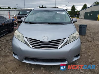 Piąte zdjęcie samochodu w środku: 2014 TOYOTA SIENNA XLE 7-PASSENGER VIN:5TDDK3DC4ES075208 - miniatura