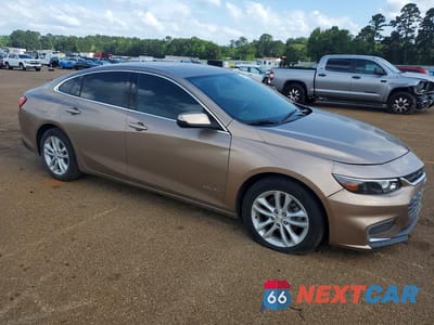 Czwarte zdjęcie samochodu z boku: 2018 CHEVROLET MALIBU LT VIN:1G1ZD5ST9JF224620 - miniatura