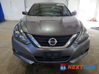Piąte zdjęcie samochodu w środku: 2018 NISSAN ALTIMA 2.5 SR VIN:1N4AL3AP8JC110468 - miniatura