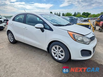 Czwarte zdjęcie samochodu z boku: 2015 KIA RIO LX VIN:KNADM5A30F6421621 - miniatura