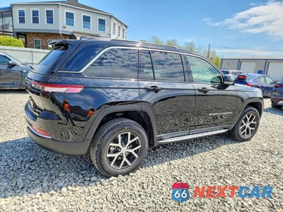 Trzecie zdjęcie samochodu z tyłu: 2025 JEEP GRAND CHEROKEE LIMITED VIN:1C4RJHBG9SC360107 - miniatura