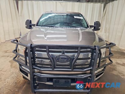 Piąte zdjęcie samochodu w środku: 2018 FORD F150 SUPER CAB VIN:1FTFX1CG4JKE44072 - miniatura