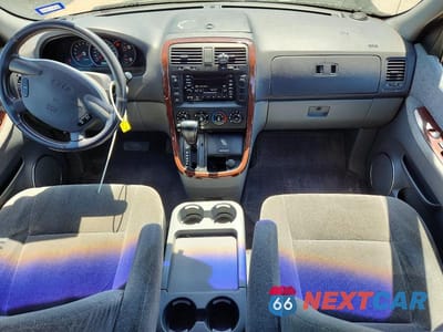 Zdjęcie 8 z 13 samochodu: 2003 KIA SEDONA LX VIN:KNDUP131136444609 - miniatura