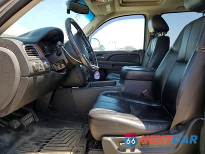 Zdjęcie 7 z 13 samochodu: 2010 CHEVROLET SUBURBAN K1500 LT VIN:1GNUKJE31AR140776 - miniatura