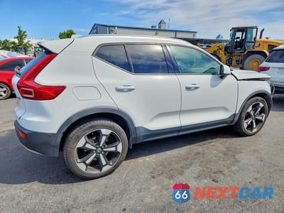 Trzecie zdjęcie samochodu z tyłu: 2019 VOLVO XC40 T5 MOMENTUM VIN:YV4162UK9K2148520 - miniatura