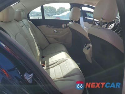 Zdjęcie 10 z 12 samochodu: 2015 MERCEDES-BENZ C 300 4MATIC VIN:55SWF4KB1FU019082 - miniatura