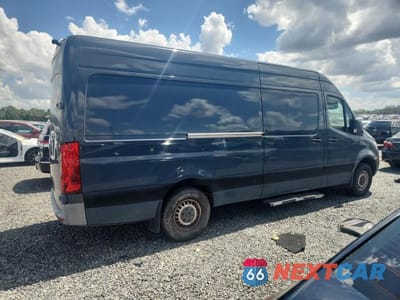 Trzecie zdjęcie samochodu z tyłu: 2019 MERCEDES BENZ SPRINTER 2500 DELIVERY VAN VIN:WD4PF1CD3KT006478 - miniatura