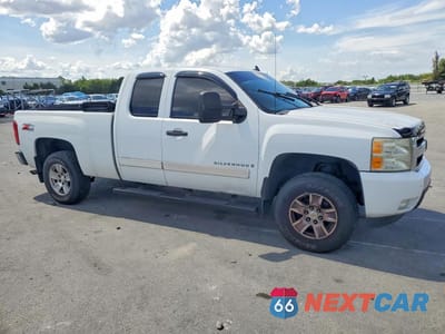 Czwarte zdjęcie samochodu z boku: 2008 CHEVROLET SILVERADO K1500 VIN:2GCEK19J981134538 - miniatura