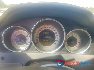 Zdjęcie 9 z 12 samochodu: 2012 MERCEDES-BENZ C 250 VIN:WDDGF4HB8CR236542 - miniatura