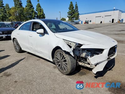 Czwarte zdjęcie samochodu z boku: 2021 MERCEDES-BENZ CLA 250 VIN:W1K5J4GB3MN177058 - miniatura