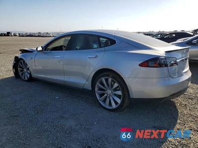 Drugie zdjęcie samochodu z przodu: 2013 TESLA MODEL S VIN:5YJSA1CP0DFP22306 - miniatura
