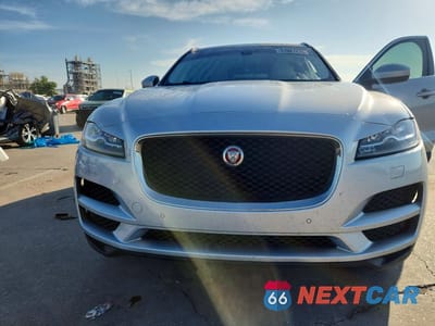 Piąte zdjęcie samochodu w środku: 2018 JAGUAR F-PACE PRESTIGE VIN:SADCK2FX5JA250387 - miniatura