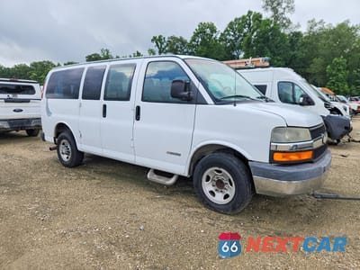 Czwarte zdjęcie samochodu z boku: 2003 CHEVROLET EXPRESS G2500 VIN:1GNGG25U631213638 - miniatura