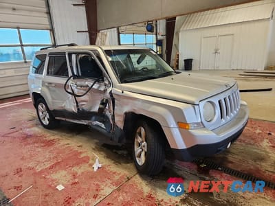Czwarte zdjęcie samochodu z boku: 2011 JEEP PATRIOT SPORT VIN:1J4NT1GBXBD249700 - miniatura