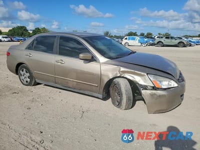 Czwarte zdjęcie samochodu z boku: 2005 HONDA ACCORD LX VIN:3HGCM56485G706162 - miniatura