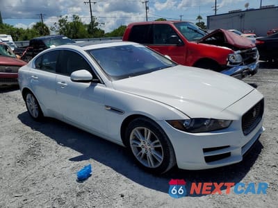 Czwarte zdjęcie samochodu z boku: 2017 JAGUAR XE PREMIUM VIN:SAJAD4BG6HA953779 - miniatura