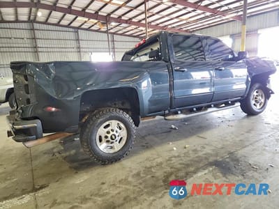 Trzecie zdjęcie samochodu z tyłu: 2017 CHEVROLET SILVERADO C2500 HEAVY DUTY LT VIN:1GC1CVEG0HF229270 - miniatura