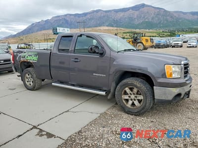 Czwarte zdjęcie samochodu z boku: 2010 GMC SIERRA K1500 SLE VIN:1GTSKVE33AZ129866 - miniatura