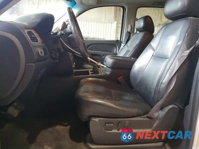 Zdjęcie 7 z 13 samochodu: 2013 GMC YUKON SLT VIN:1GKS1CE00DR249078 - miniatura