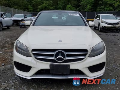 Piąte zdjęcie samochodu w środku: 2015 MERCEDES-BENZ C 300 4MATIC VIN:55SWF4KB4FU026804 - miniatura