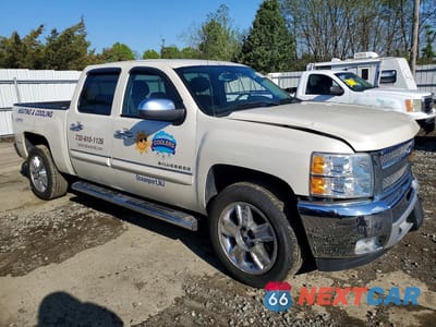 Czwarte zdjęcie samochodu z boku: 2013 CHEVROLET SILVERADO K1500 LT VIN:3GCPKSE7XDG238028 - miniatura