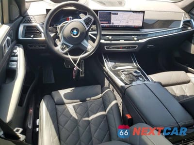 Zdjęcie 8 z 14 samochodu: 2025 BMW X7 XDRIVE40I VIN:5UX23EM01S9Z34687 - miniatura