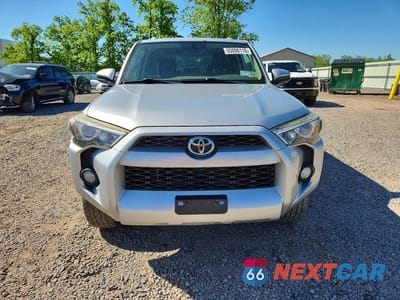Piąte zdjęcie samochodu w środku: 2014 TOYOTA 4RUNNER SR5 VIN:JTEBU5JR0E5198611 - miniatura