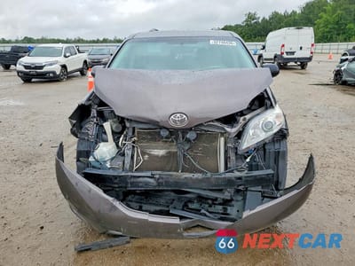 Piąte zdjęcie samochodu w środku: 2012 TOYOTA SIENNA XLE 8-PASSENGER VIN:5TDYK3DC5CS192472 - miniatura