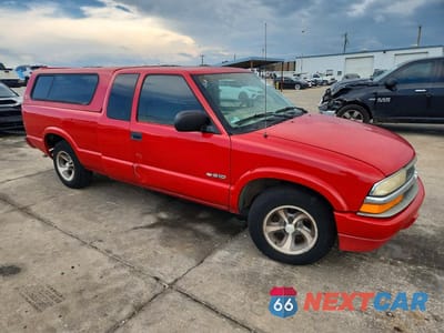 Czwarte zdjęcie samochodu z boku: 1998 CHEVROLET S TRUCK S10 VIN:1GCCS19X9WK130790 - miniatura
