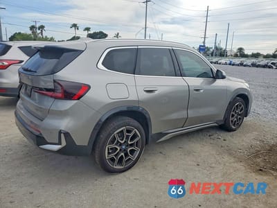 Trzecie zdjęcie samochodu z tyłu: 2026 BMW X1 XDRIVE28I VIN:WBX73EF04T5474215 - miniatura