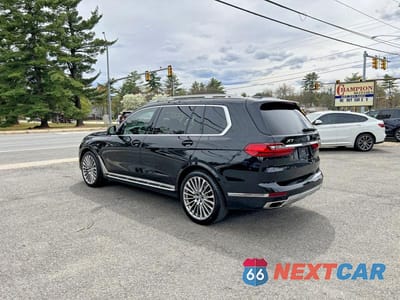Trzecie zdjęcie samochodu z tyłu: 2021 BMW X7 XDRIVE40I VIN:5UXCW2C06M9F67044 - miniatura