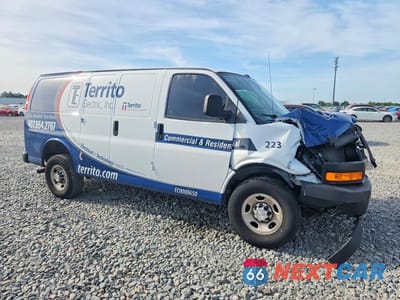 Czwarte zdjęcie samochodu z boku: 2022 CHEVROLET EXPRESS G2500 3LT VIN:1GCWGAFP3N1281714 - miniatura