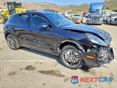 Czwarte zdjęcie samochodu z boku: 2019 PORSCHE CAYENNE TURBO VIN:WP1AF2AY8KDA80189 - miniatura