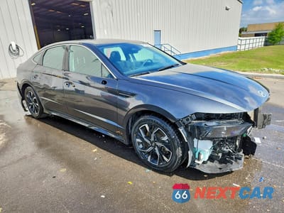Czwarte zdjęcie samochodu z boku: 2025 HYUNDAI SONATA SEL VIN:KMHL64JA7SA449016 - miniatura
