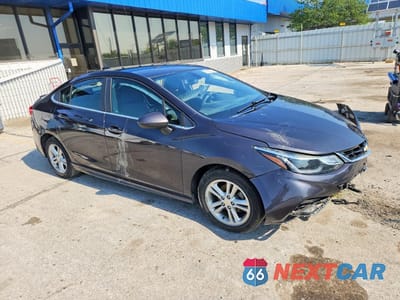 Czwarte zdjęcie samochodu z boku: 2016 CHEVROLET CRUZE LT VIN:1G1BE5SM2G7293403 - miniatura