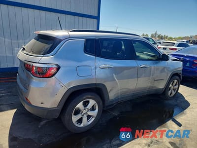 Trzecie zdjęcie samochodu z tyłu: 2018 JEEP COMPASS LATITUDE VIN:3C4NJCBB2JT368882 - miniatura