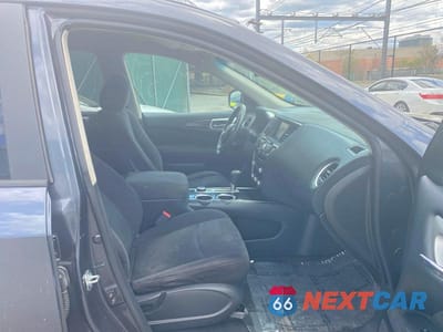 Piąte zdjęcie samochodu w środku: 2013 NISSAN PATHFINDER S VIN:5N1AR2MM0DC670117 - miniatura