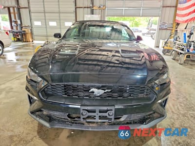 Piąte zdjęcie samochodu w środku: 2019 FORD MUSTANG VIN:1FATP8UH5K5204537 - miniatura