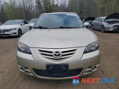 Piąte zdjęcie samochodu w środku: 2004 MAZDA 3 S VIN:JM1BK123X41165828 - miniatura