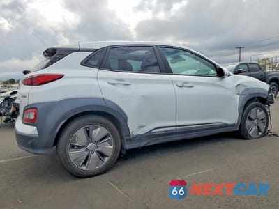 Trzecie zdjęcie samochodu z tyłu: 2021 HYUNDAI KONA ELECTRIC LIMITED VIN:KM8K33AG2MU120440 - miniatura