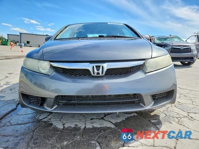 Piąte zdjęcie samochodu w środku: 2010 HONDA CIVIC LX VIN:2HGFA1F57AH323850 - miniatura