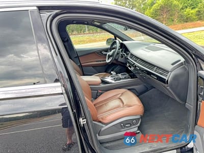 Piąte zdjęcie samochodu w środku: 2017 AUDI Q7 PRESTIGE VIN:WA1VAAF76HD057153 - miniatura