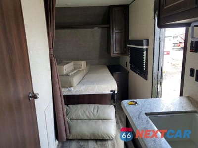 Piąte zdjęcie samochodu w środku: 2019 JAYCO JAY FLIGHT SLX CAMPER VIN:1UJBJ0BL2K17Z0542 - miniatura