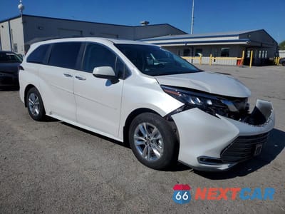 Czwarte zdjęcie samochodu z boku: 2024 TOYOTA SIENNA XLE 7-PASSENGER VIN:5TDJSKFC4RS132880 - miniatura