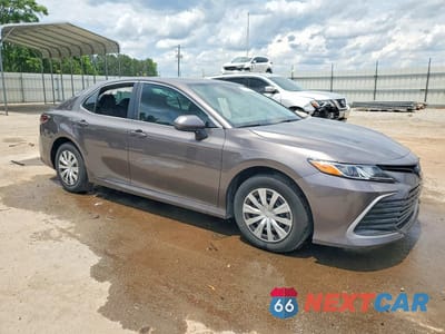 Czwarte zdjęcie samochodu z boku: 2024 TOYOTA CAMRY LE VIN:4T1C31AK0RU629236 - miniatura